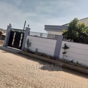 5bdrm House in Jemo, Bole for sale