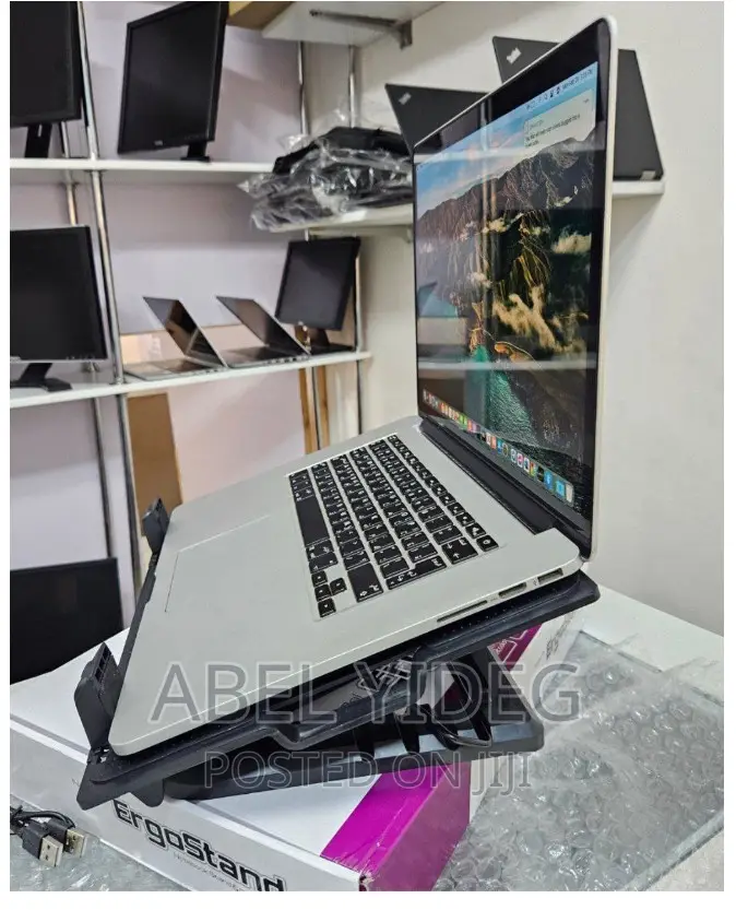 New Laptop Apple MacBook Pro 2015 16GB Intel Core I7 SSD 512GB