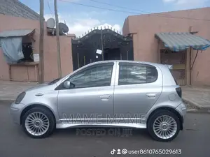 Toyota Vitz 2002 Silver