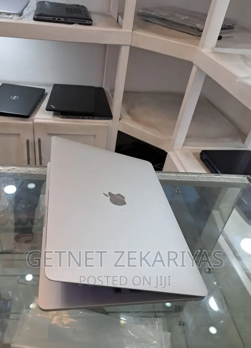 New Laptop Apple MacBook Pro 2019 8GB Intel Core I7 SSD 256GB