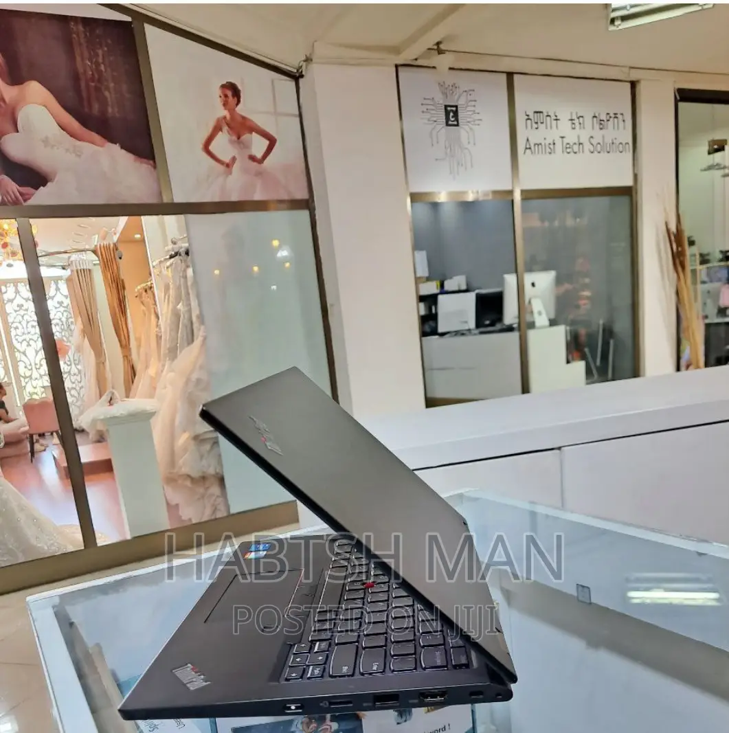 New Laptop Lenovo ThinkPad Yoga 16GB Intel Core I5 SSD 512GB