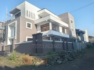 6bdrm House in የሚሸጥ ፌኒሽግ የቀርው ቤት, Yeka for sale