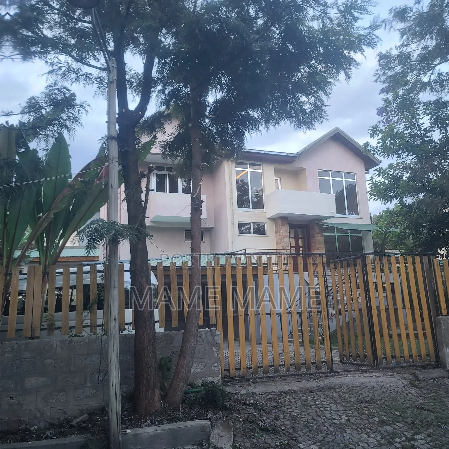 7bdrm House in Addis Abeba, Bole for rent