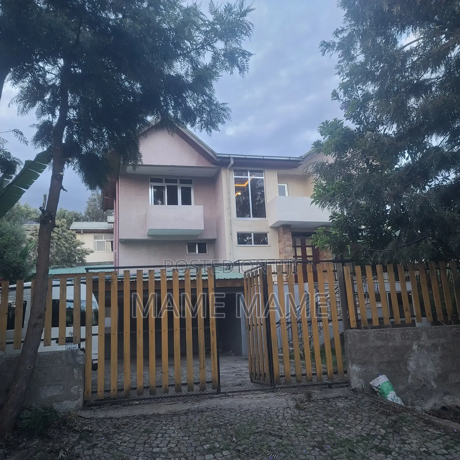 7bdrm House in Addis Abeba, Bole for rent