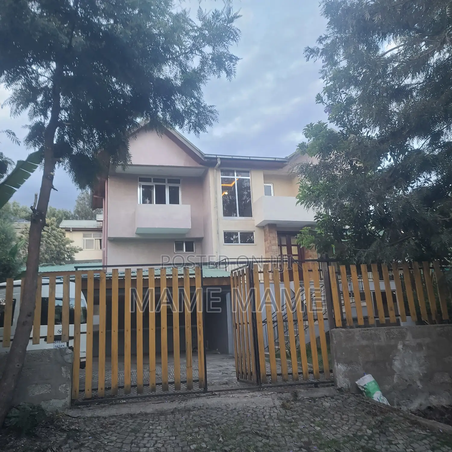 7bdrm House in Addis Abeba, Bole for rent