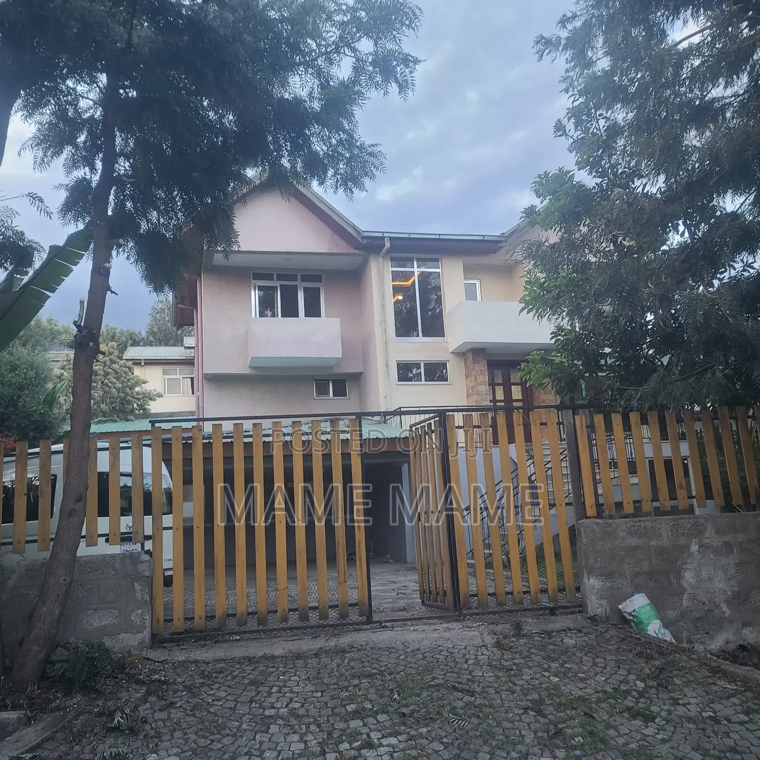 7bdrm House in Addis Abeba, Bole for rent