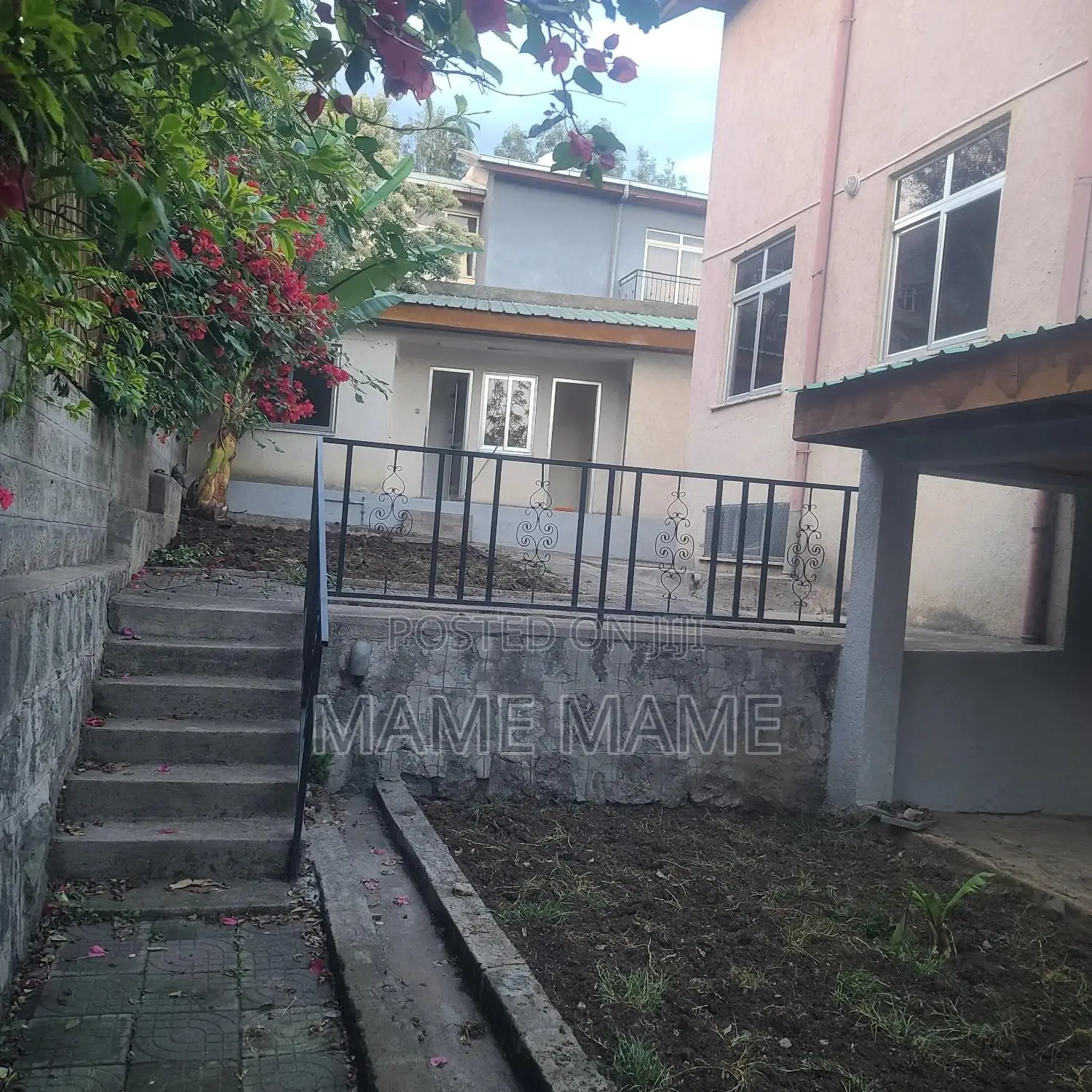 7bdrm House in Addis Abeba, Bole for rent