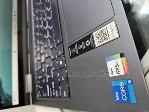 New Laptop Lenovo Yoga 700 8GB Intel Core I5 SSD 512GB