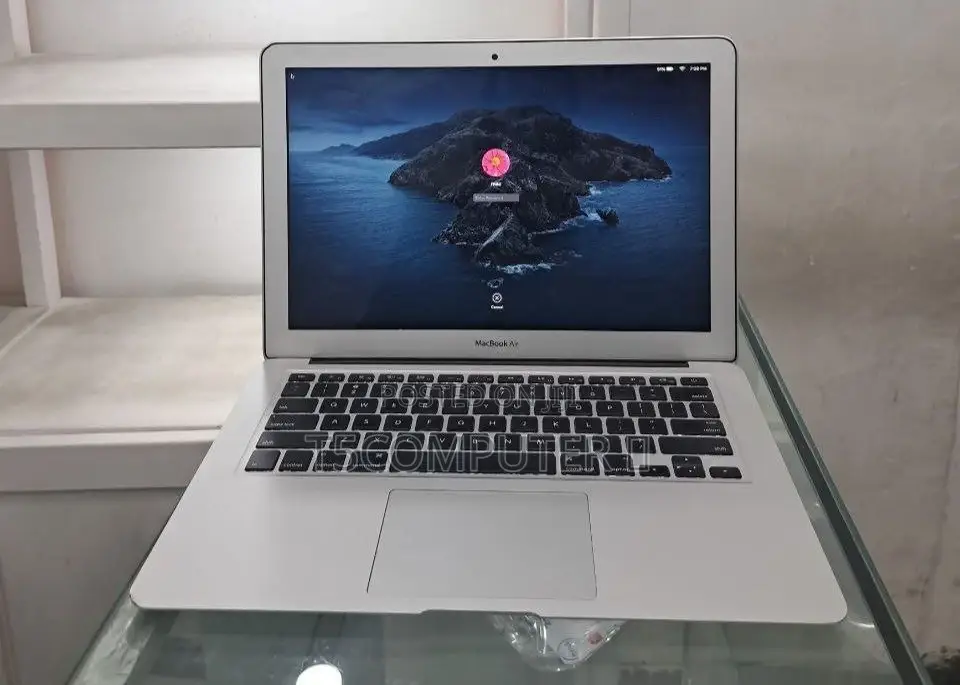 New Laptop Apple MacBook Pro 2017 8GB Intel Core I7 SSD 128GB