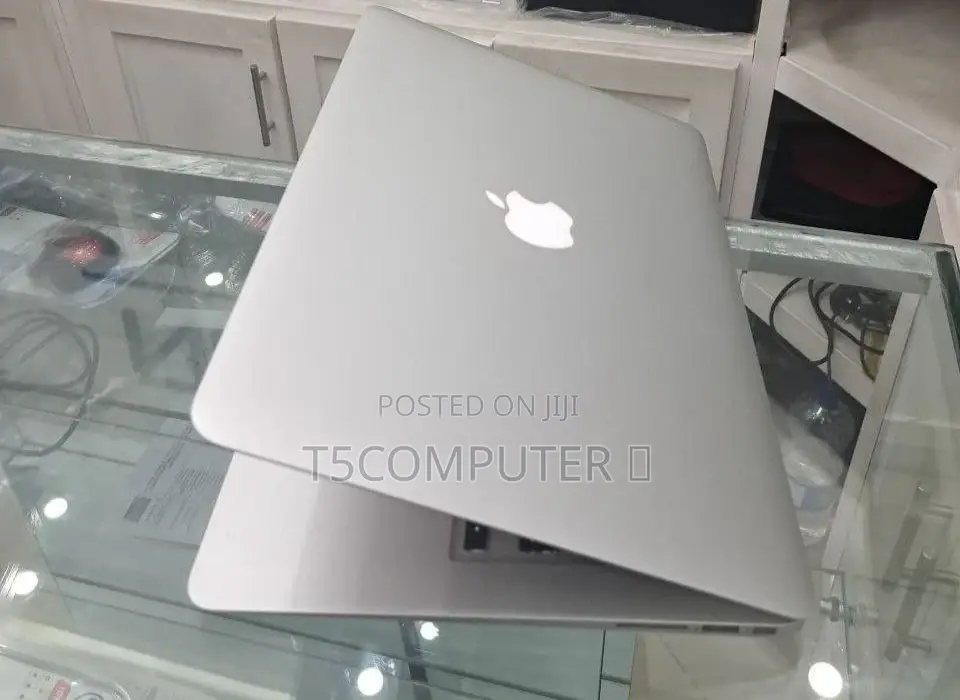 New Laptop Apple MacBook Pro 2017 8GB Intel Core I7 SSD 128GB