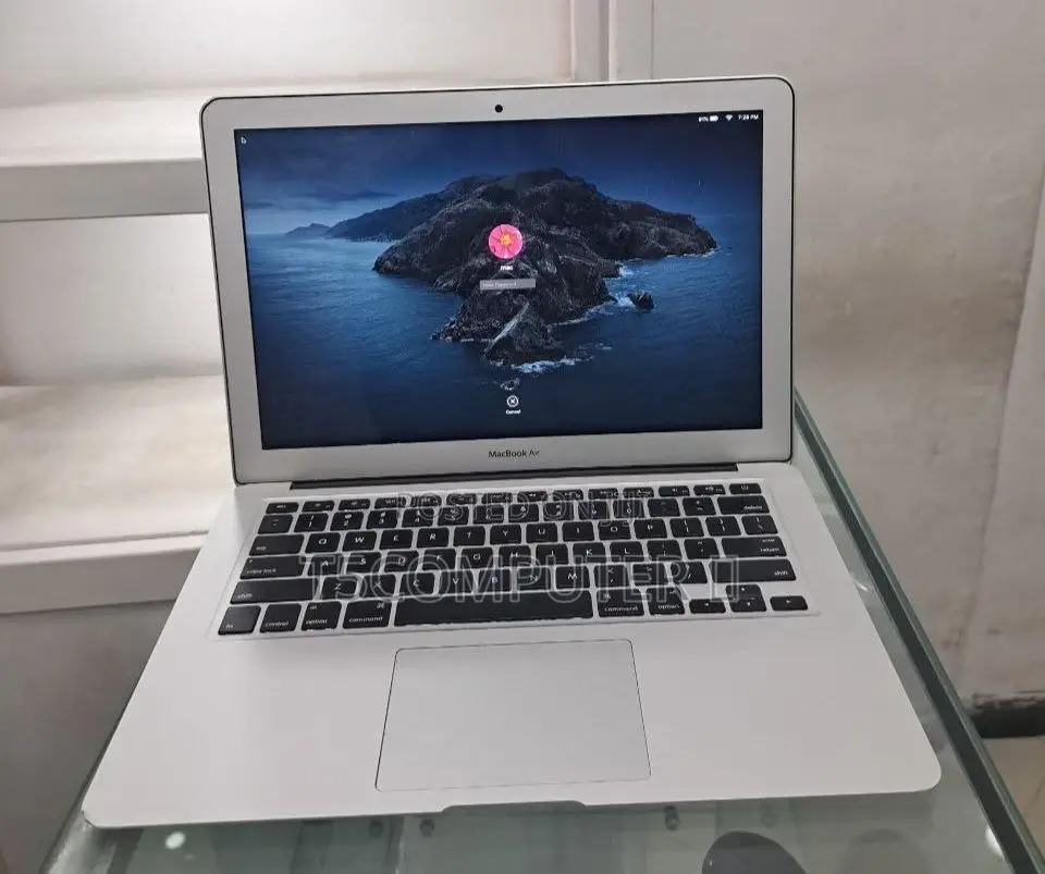 New Laptop Apple MacBook Pro 2017 8GB Intel Core I7 SSD 128GB