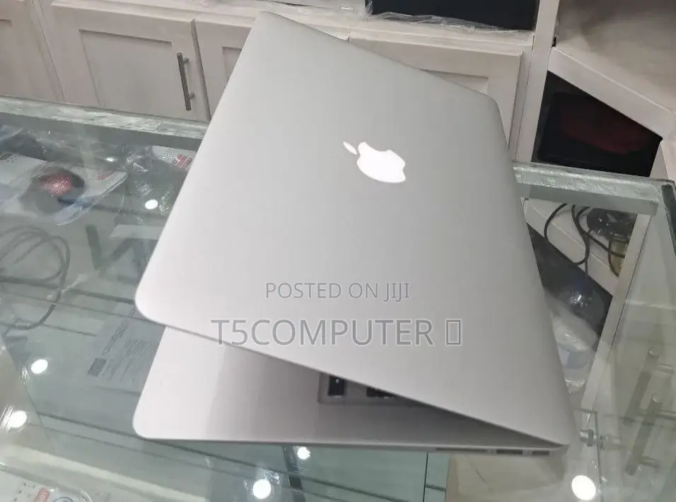 New Laptop Apple MacBook Pro 2017 8GB Intel Core I7 SSD 128GB