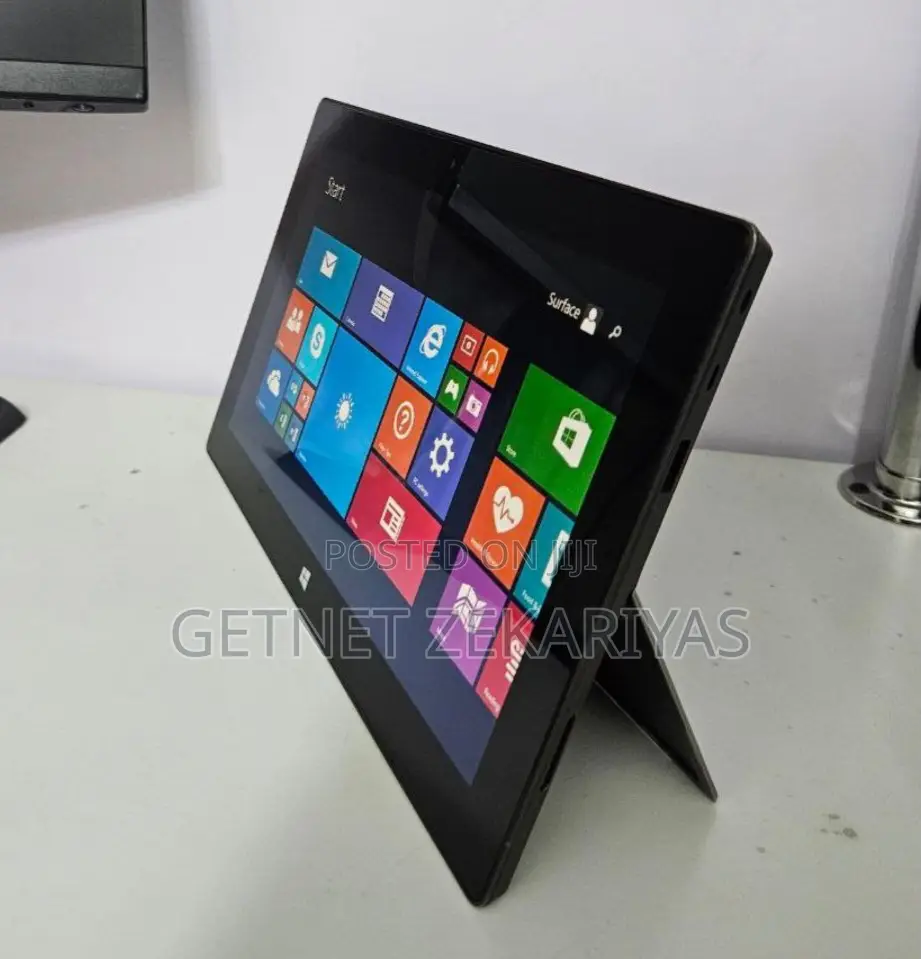 New Laptop Microsoft Surface 2GB Intel Core I3 SSD 32GB