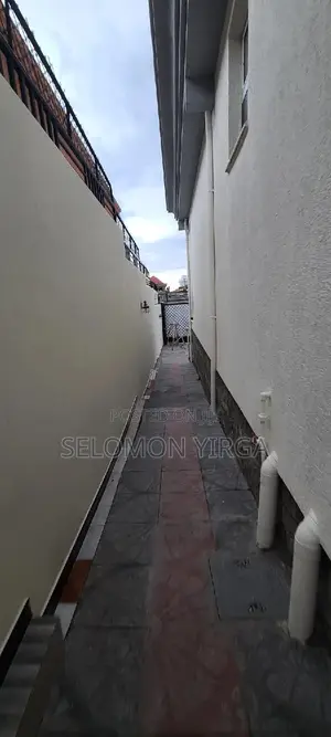 4bdrm Villa in Adis Abba, Yeka for sale