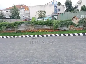 የሚሸጥ ሰርቪስ አያት ኮምፓውድ