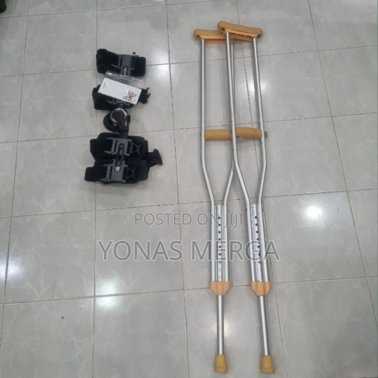 Silted 1 Pair of Medical Crutches, Push Button Adjustable