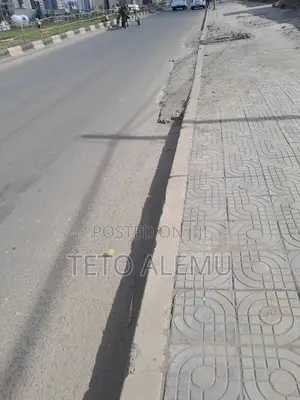 የሚሸጥ ቦታ ዋና አስፓልት አራብሳ