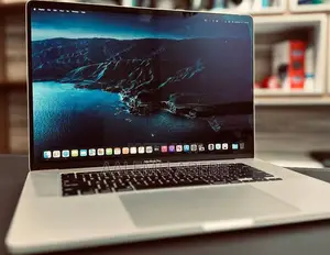 New Laptop Apple MacBook Pro 2018 16GB Intel Core I7 SSD 512GB