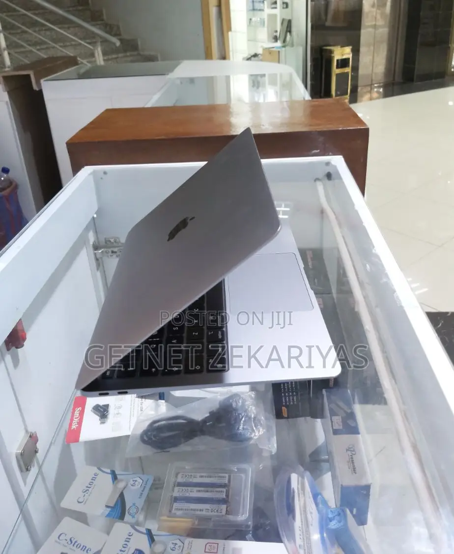 New Laptop Apple MacBook Air 2020 M1 8GB Apple M1 SSD 256GB