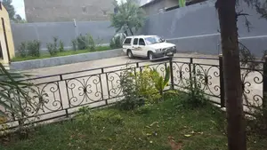 የሚሸጥ ቦታ ይርር አለማየሁ ፌትለፌት 175 ካሬ