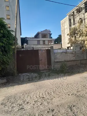 የሚሸጥ ነባር የአያት ሰርቪስ ያለው ቦታ