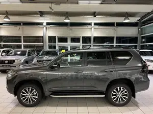 Toyota Land Cruiser Prado 2022 Gray