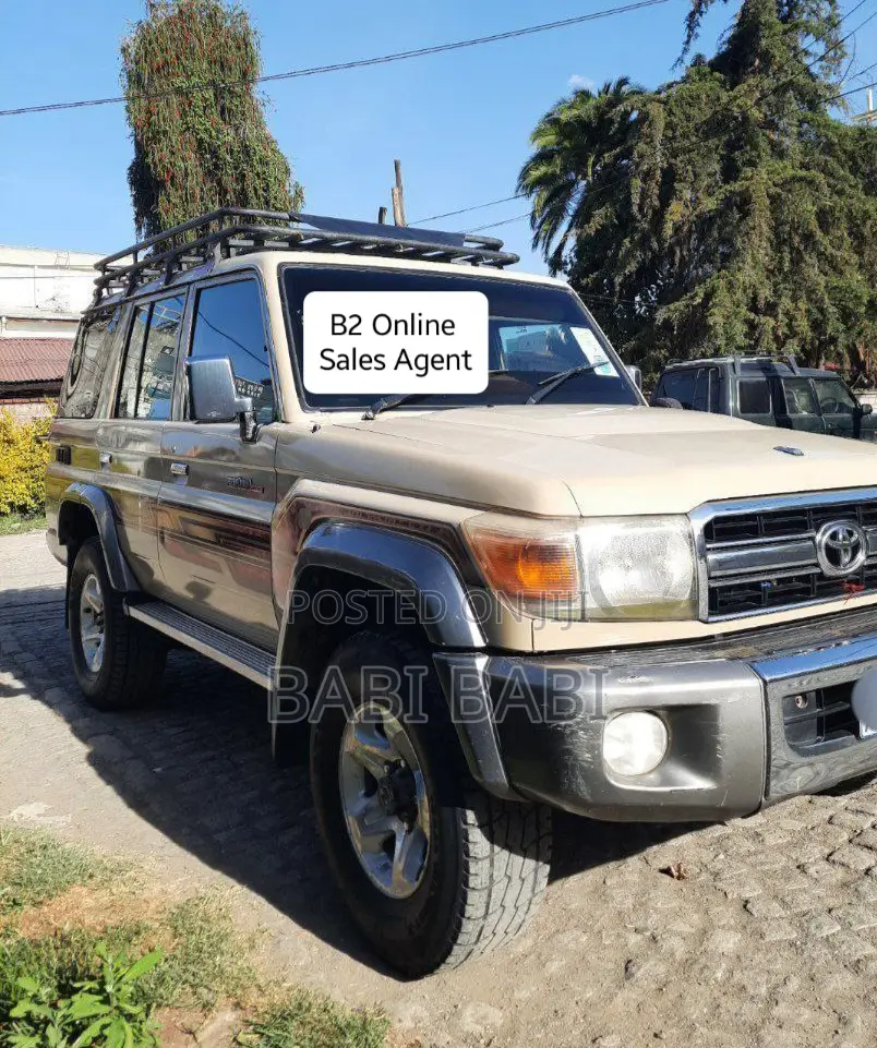 Toyota Land Cruiser 2021 Gold