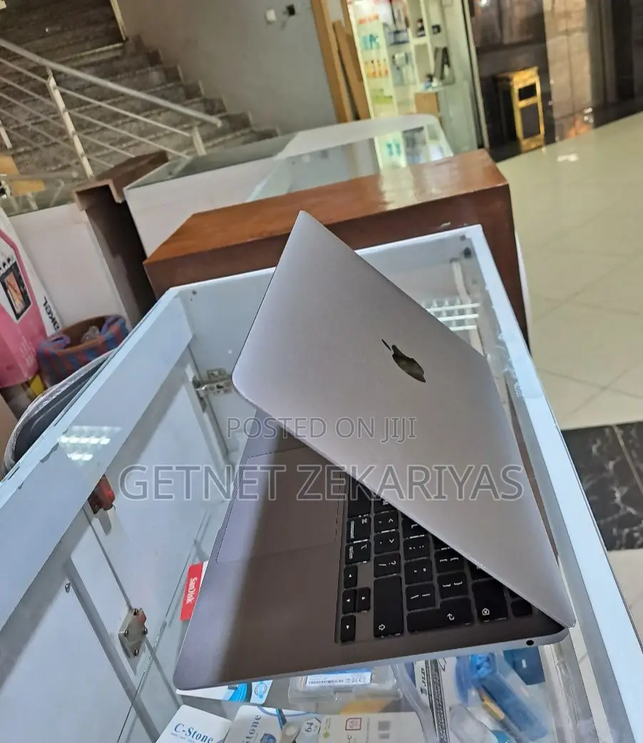 New Laptop Apple MacBook Air 2020 M1 8GB Apple M1 SSD 256GB