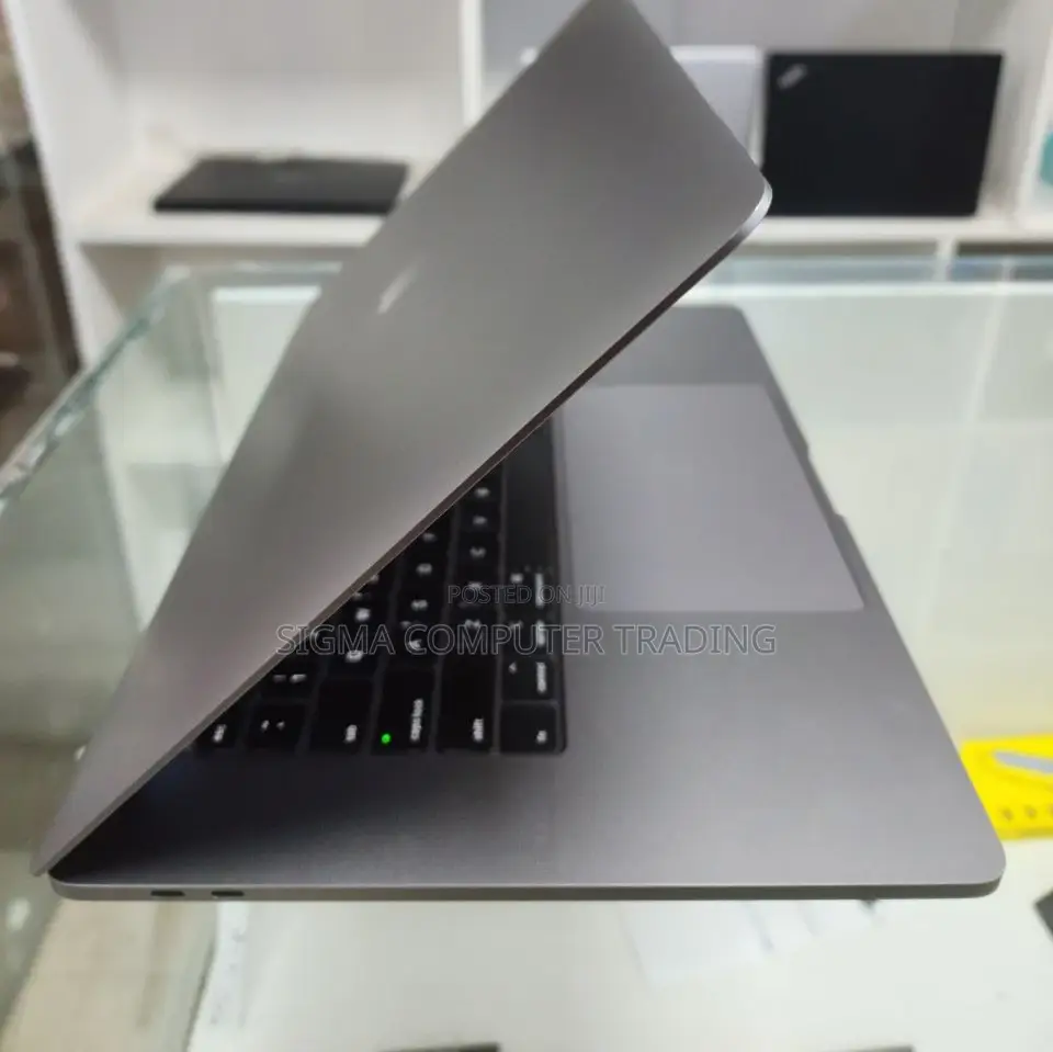 New Laptop Apple MacBook Pro 2019 32GB Intel Core I7 SSD 512GB