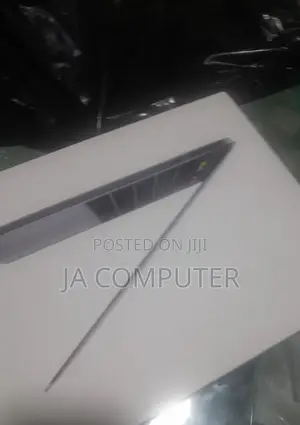New Laptop Apple MacBook Pro 8GB Intel Core I5 SSD 256GB