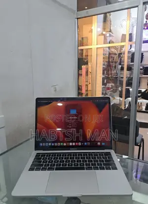 New Laptop Apple MacBook Pro 2017 8GB Intel Core I5 SSD 256GB