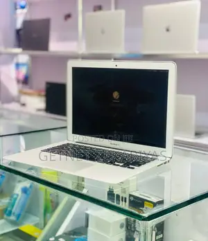 New Laptop Apple MacBook Pro 2017 8GB SSD 256GB