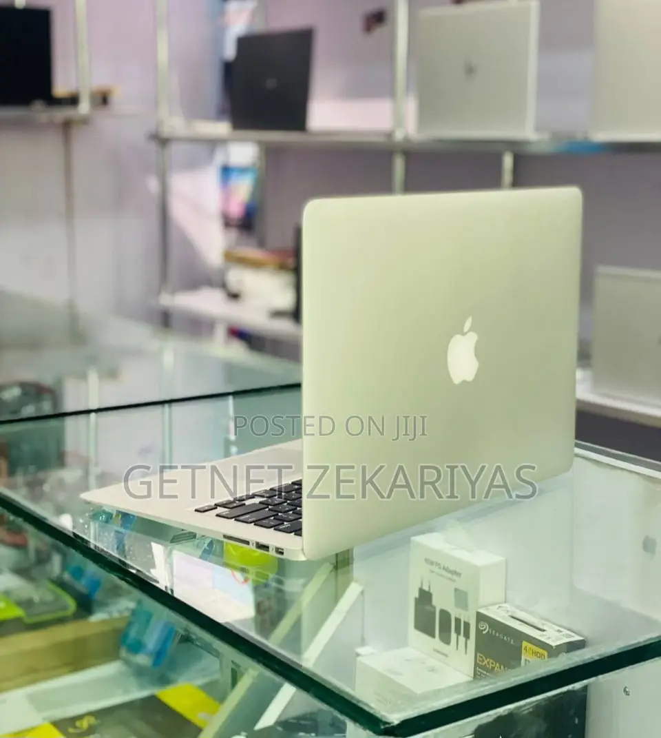 New Laptop Apple MacBook Pro 2017 8GB SSD 256GB