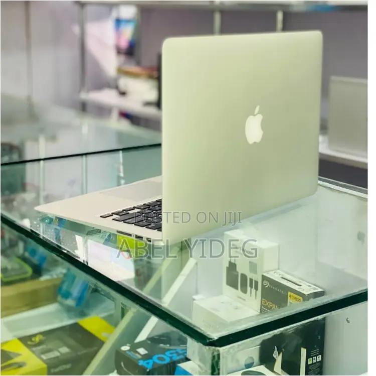 Laptop Apple MacBook Pro 2017 8GB Intel Core I5 SSD 128GB