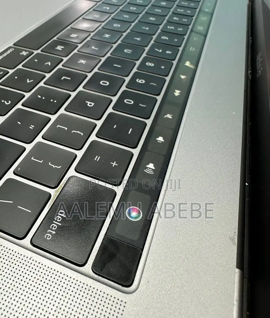New Laptop Apple MacBook Pro 2018 16GB Intel Core I7 SSD 512GB