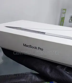New Laptop Apple MacBook Pro 2017 8GB Intel Core I7 SSD 256GB