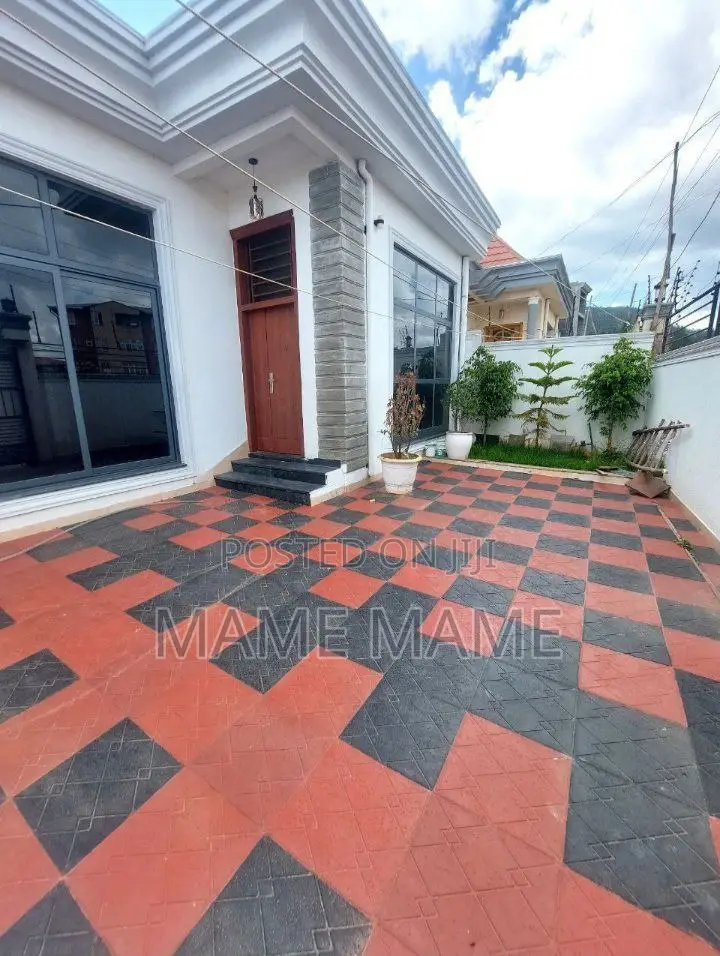5bdrm Villa in Addis Abeba, Bole for sale