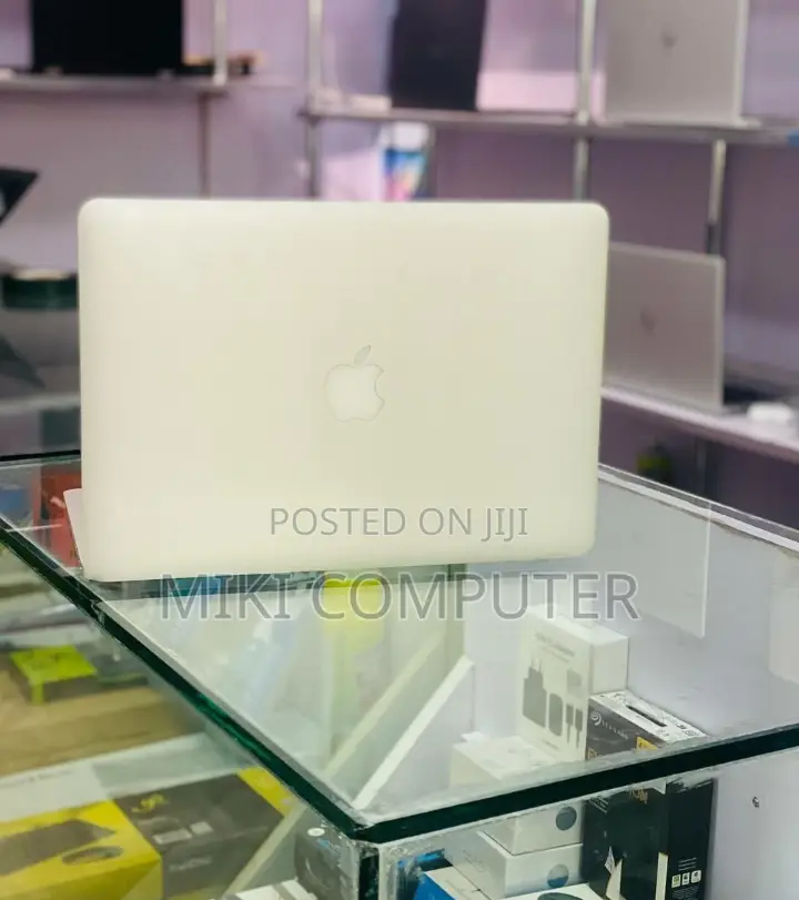 New Laptop Apple MacBook Pro 2017 8GB Intel SSD 128GB