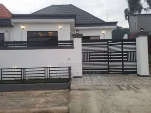 5bdrm Villa in Addis Abeba, Bole for sale