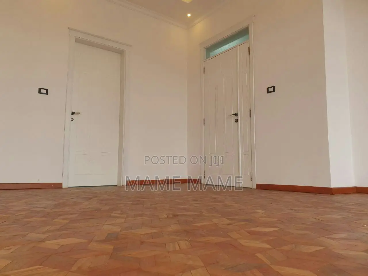 8bdrm House in Addis Abeba, Bole for sale