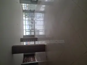 አስቸኳይ የሚከራይ ለካፌና ለምግ ቤት የሚሆን 300sqm