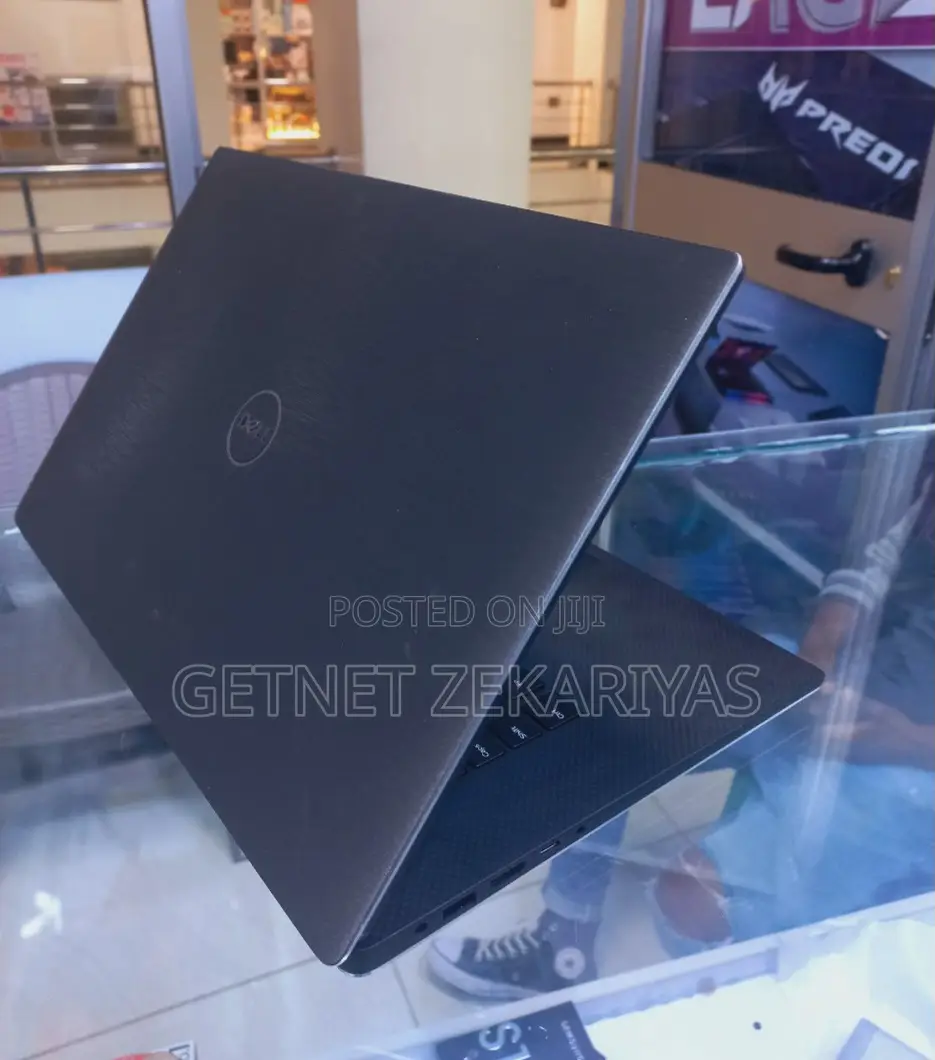 New Laptop Dell Precision 15 5520 32GB Intel Core I9 SSD 512GB
