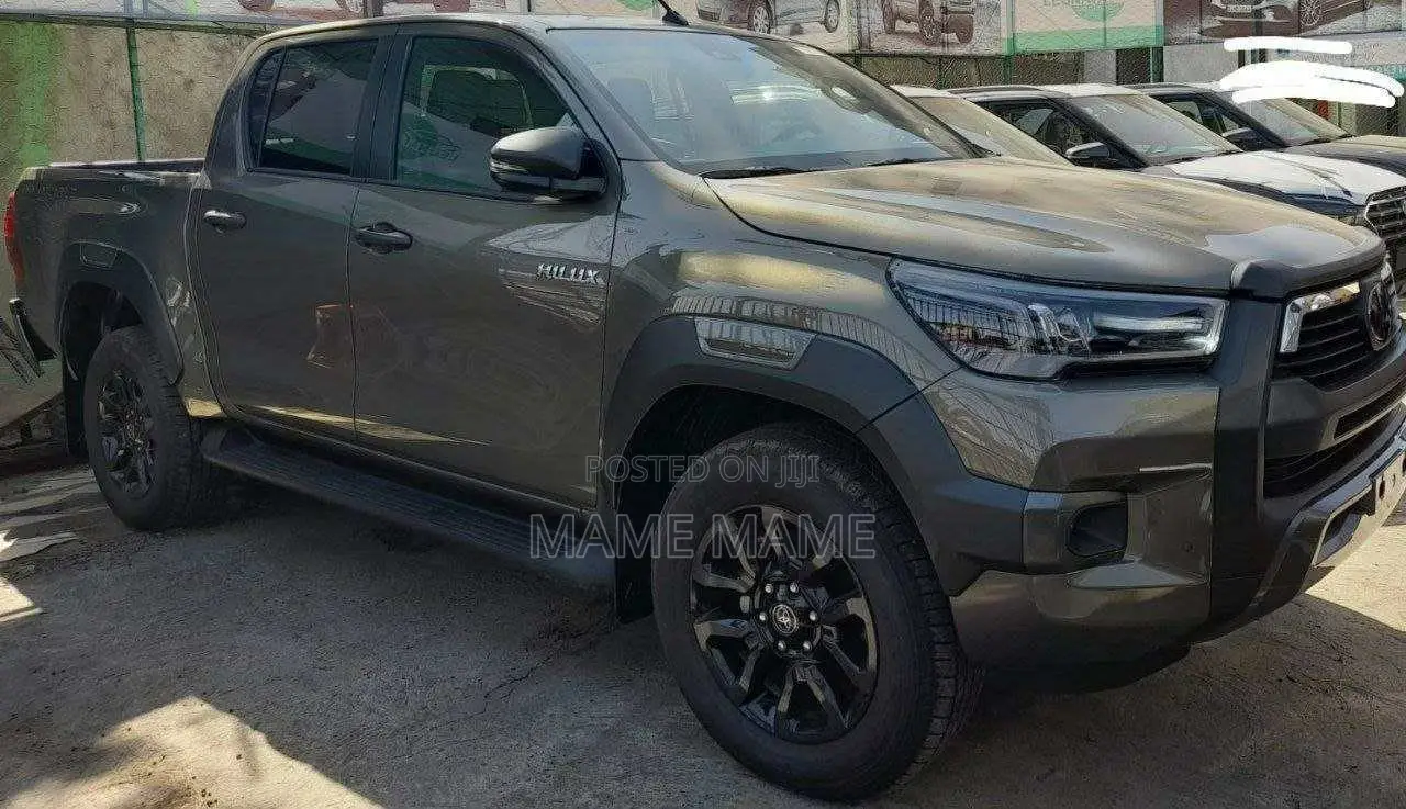New Toyota Hilux 2023 Gray