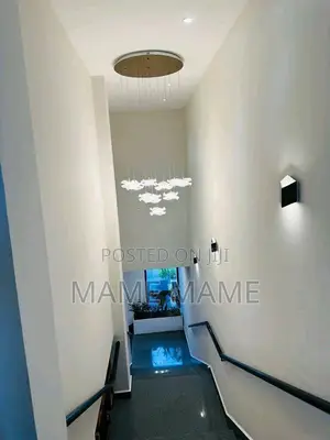 8bdrm House in Addis Abeba, Bole for sale