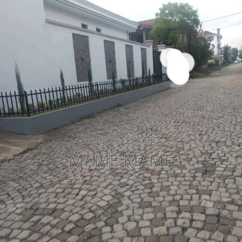 5bdrm House in Addis Abeba, Bole for sale