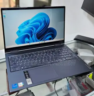 New Laptop Lenovo Yoga 700 8GB Intel Core I5 SSD 512GB