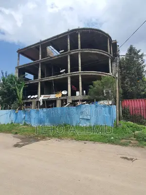 የሚሸጥ ቦታ መገናኛ ኮምፓውድ