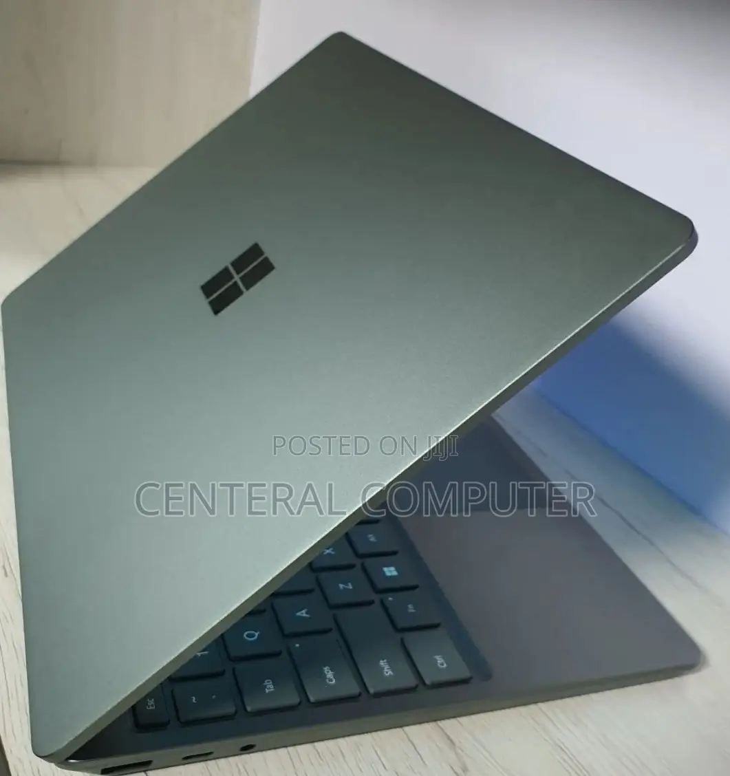 New Laptop Microsoft Surface Pro 8 8GB Intel Core I5 SSD 256GB