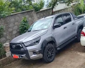 New Toyota Hilux 2022 Gray