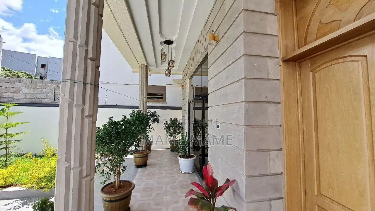5bdrm Villa in Addis Abeba, Bole for sale